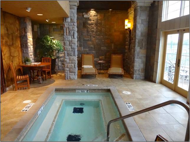 hotels with hot tubs near me