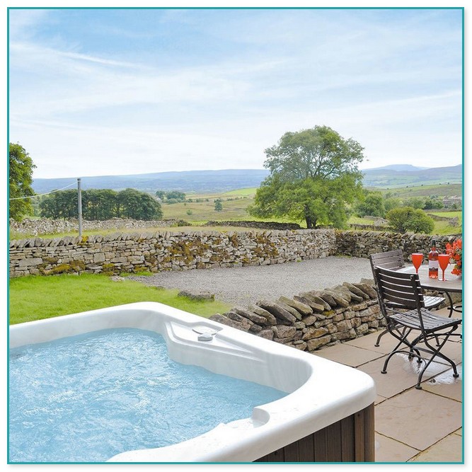 Holiday Rentals With Hot Tubs