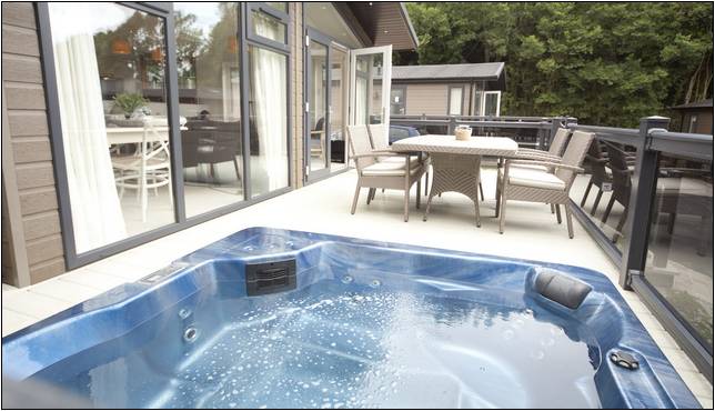 Lake District Self Catering Accommodation With Hot Tub